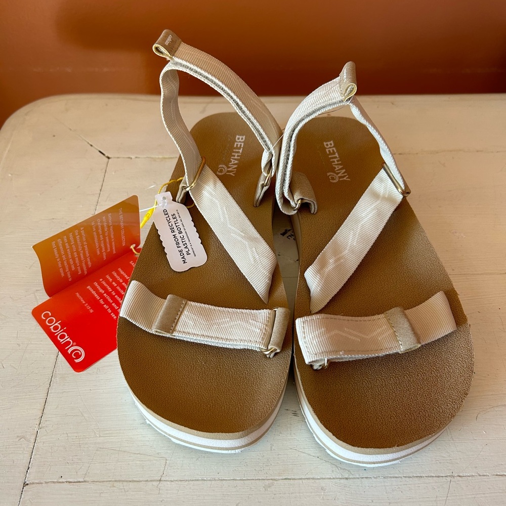 Cobian Women's Bethany Waimea Rise Z-Strap Sandal in Cream Size 10 NWT